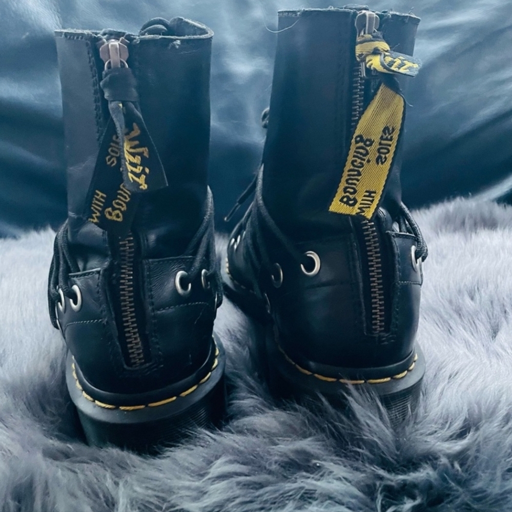 Reserved  ✨️BOOBAY21 ✨️  🦄 Dr. Martens Daria Stone Boots UK6 W8 - Picture 7 of 7